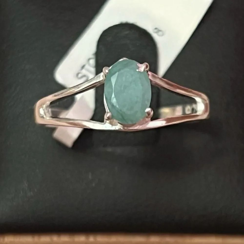 Stunning Sterling Silver Genuine Emerald Ring Size 8